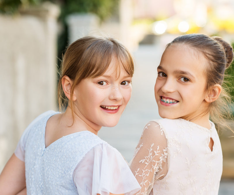 girls-wearing-different-types-of-braces