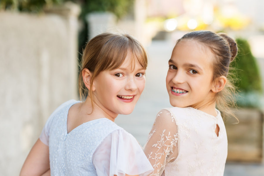 girls-wearing-different-types-of-braces